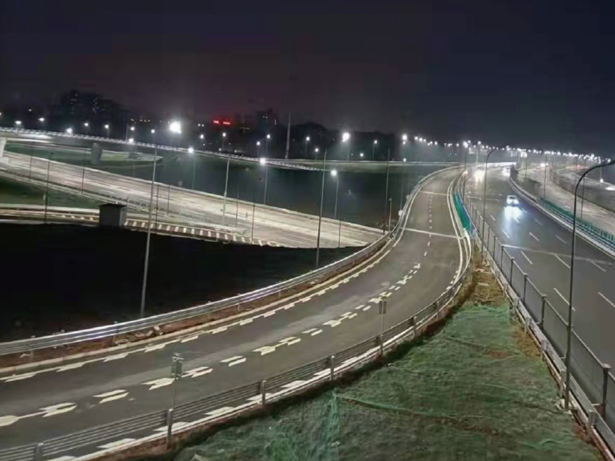 重庆沙区二横线智能路照明工程.jpg